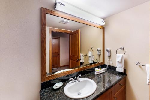 Eagle Springs East 307: Primrose Suite - main image