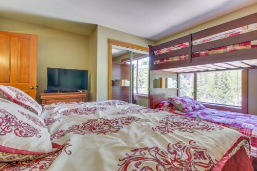 Powderhorn Lodge 210: Blazing Star Suite - main image