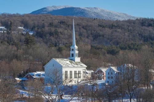 Cozy Stowe Retreat in Stowe, USA
