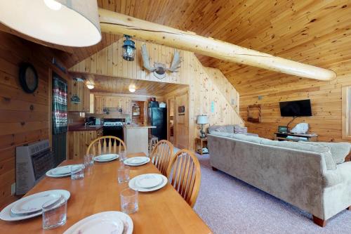 Four Seasons Cabin - main image