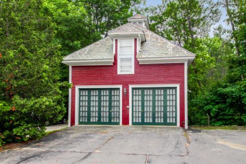 . Amato Carriage House, Upper Level