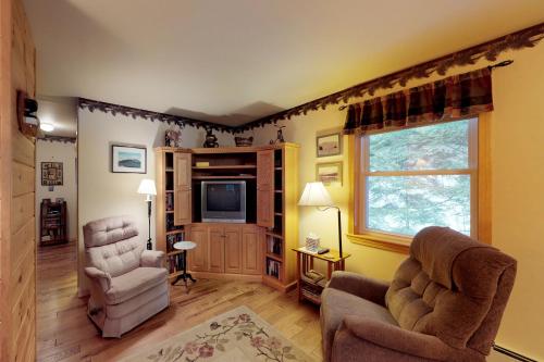 Beaver Cove Cabin - main image
