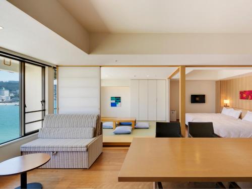 room detail thumbnail 2