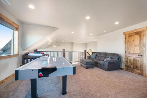 7 Bed 5 Bath Vacation home in Fish Haven - image 4