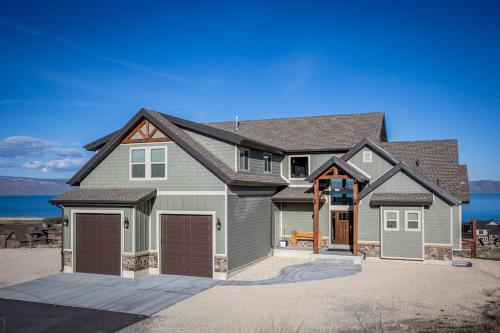 7 Bed 5 Bath Vacation home in Fish Haven - image 7
