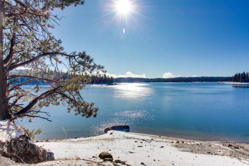 New England Cottage in Shaver Lake (CA)