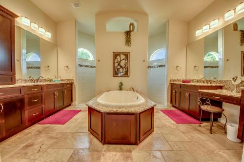 Deluxe Villa image 5