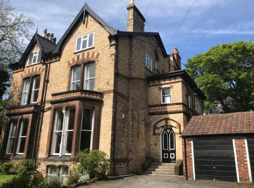 Huge Apartment Near Lark Lane, Toxteth, Merseyside