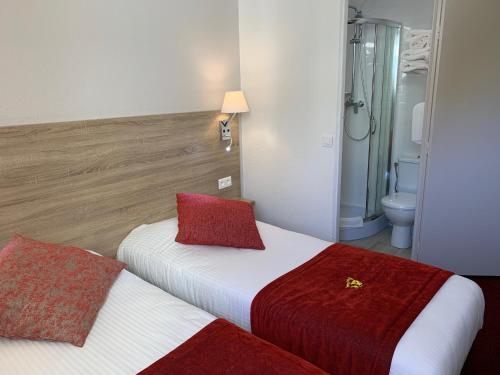 2 twin beds