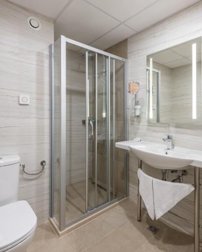 Superior Double Room with Sea View image 2