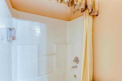 Gateway Studio Getaway - image 8