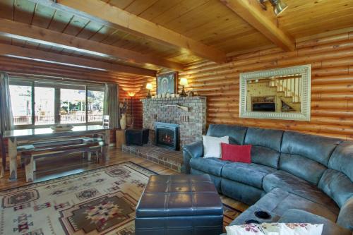 Rustic Tomahawk Cabin - image 5