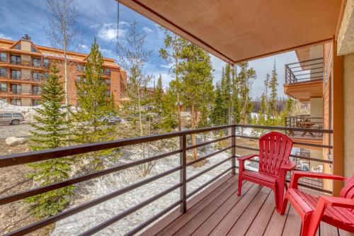 Buffalo Village Condo & Treetop Hideaway in Silverthorne, USA