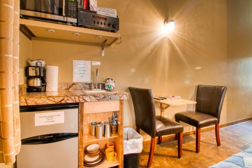 Creekside Cowa-Bungalow! - image 8