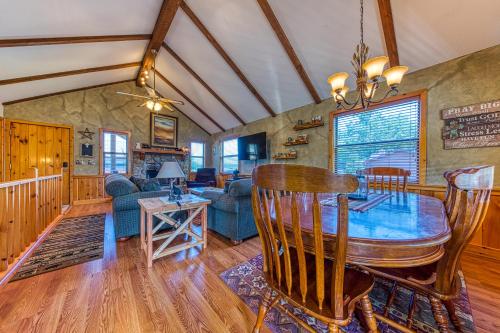 Cove Mountain Retreat - image 5