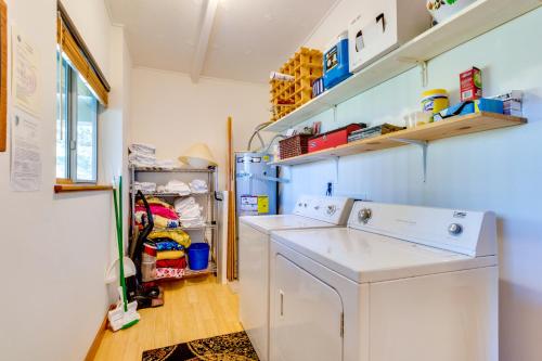 Beach Modern Retreat - image 8