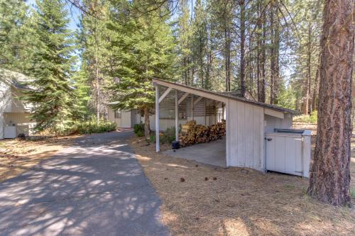 Cozy Jay Cabin - image 5