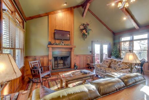 Barbie Ann's Hideaway Cabin - image 7