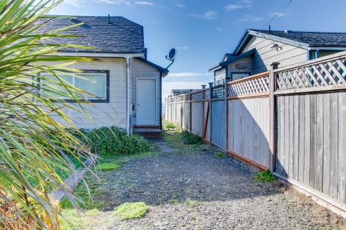 Surfside Cottage - image 9