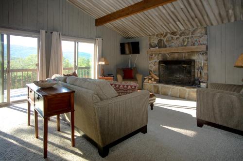 Bear Hill Views in Ludlow, USA