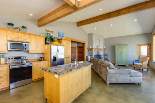 Pacific City Ocean Front Escape - image 8