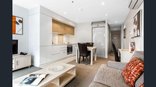 Hi 5 star luxury Adelaide City Apartment