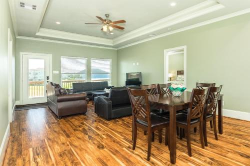 Beachside Retreat - image 3