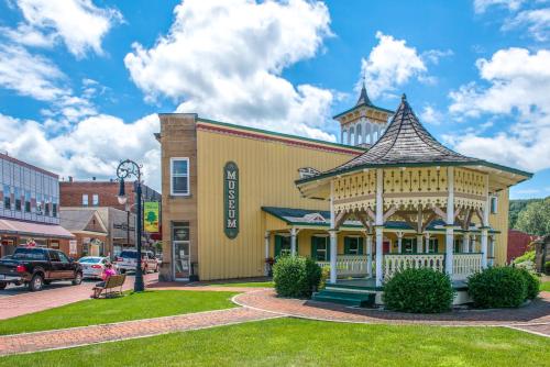 Ohana Retreat in Hoyes, USA