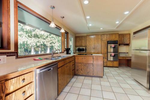 Meadows and Mountain Retreat in Port Angeles