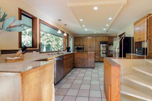 Meadows and Mountain Retreat in Port Angeles