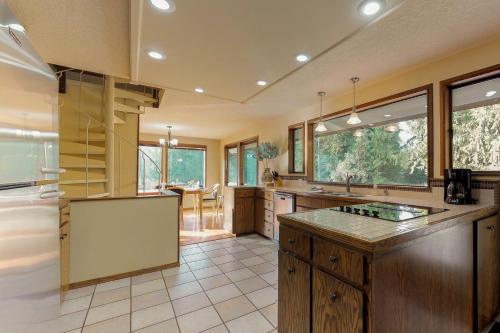 Meadows and Mountain Retreat in Port Angeles