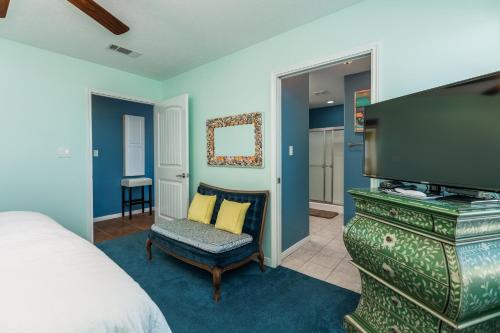 Crystal Cottage - image 4
