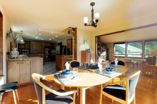 Meadows and Mountain Retreat in Port Angeles