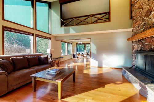 Meadows and Mountain Retreat in Port Angeles
