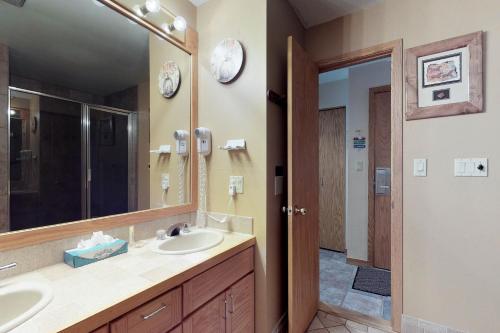 Liftside Condominiums 20 - image 2