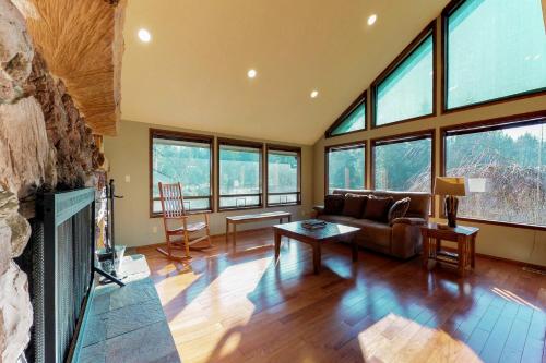 Meadows and Mountain Retreat in Port Angeles