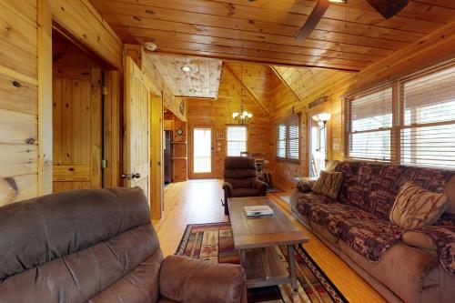 Treehouse Cabin - image 3