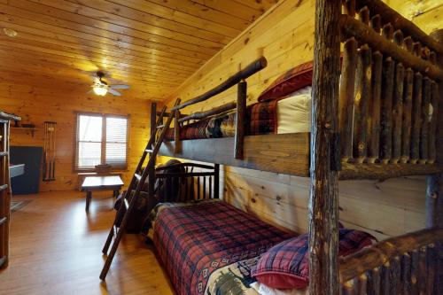 Treehouse Cabin - image 8
