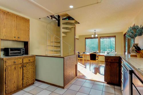 Meadows and Mountain Retreat in Port Angeles