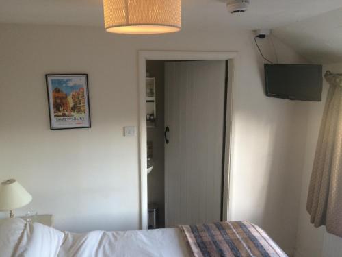 White Horse Inn Pulverbatch - image 2