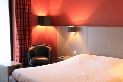 Small Double Room image 2