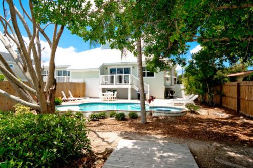 7001 B Holmes Blvd - image 9