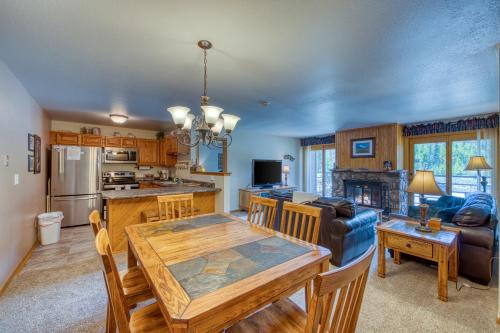 Buffalo Village 306 in Silverthorne, USA