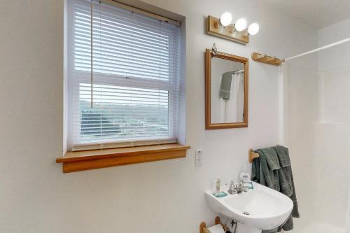 Mermaid Beach House - image 8