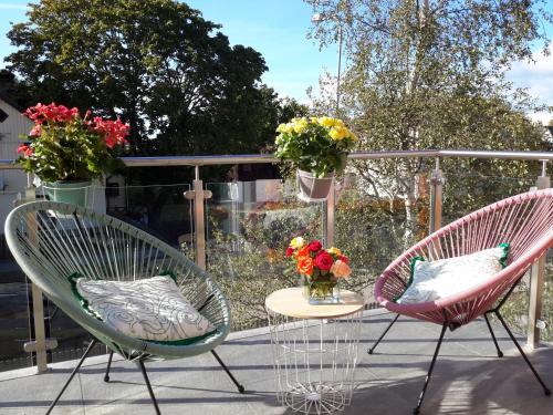 Varanda/terraço, VILLA FLORANCE apartments with terraces & parking in Ventspils