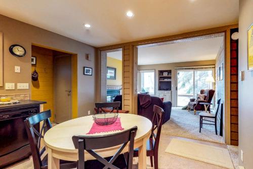 The Bluff Mountain Retreat - image 2
