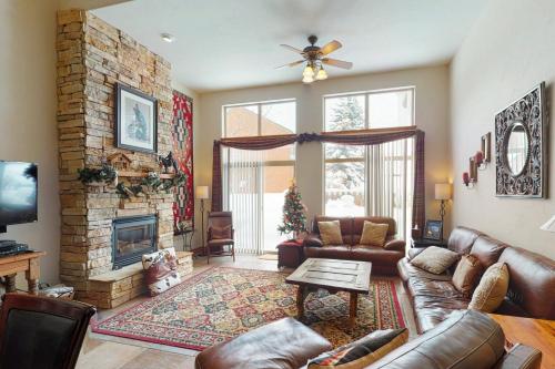 Whispering Pines 924 - image 3