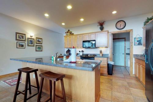 Whispering Pines 924 - image 5