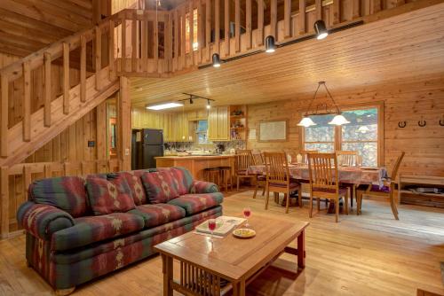 Laurel Creek in Pleasant Hill (IA)