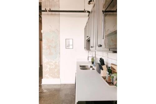 Sunny Sterchi Loft w/ view - image 11